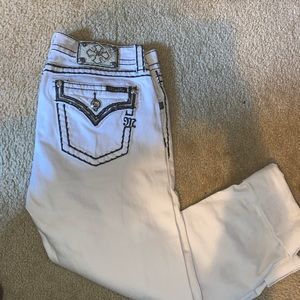 Size 30 Miss Me cropped white pant.